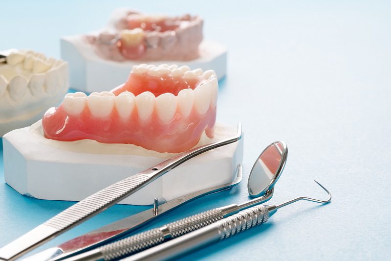teeth-grinding-with-dentures.jpg